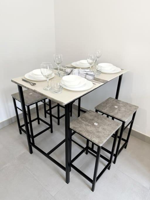 Rs-1 - Appartement F2 Au 1Er Etage A Mulhouse Pour 1-3 Pers Buitenkant foto